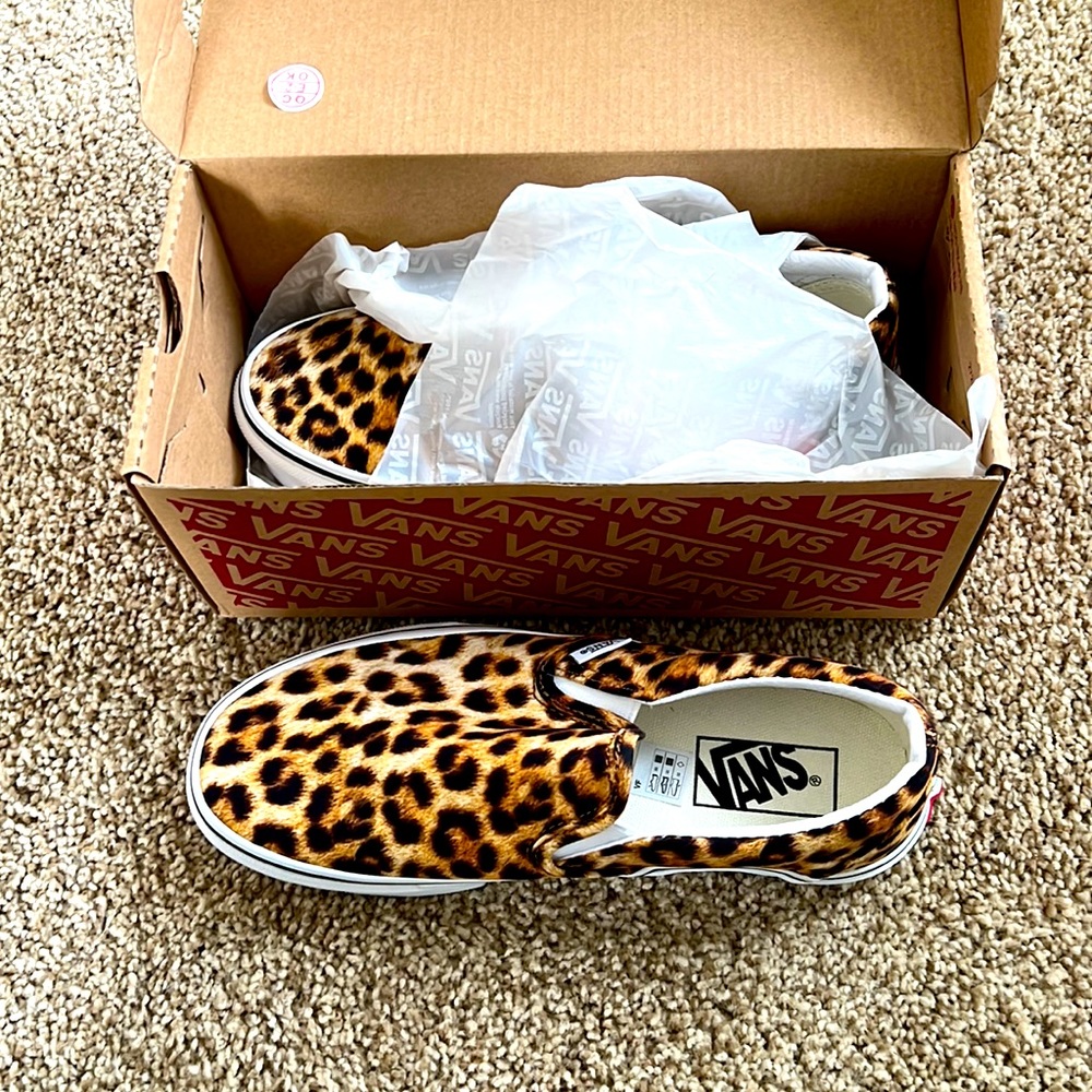 Vans womans classic slip on’s in cheetah print! Never worn.